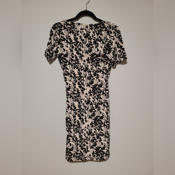 H&M Short Sleeve Fitted Dress with Black Floral Print - Picture 2 of 6
